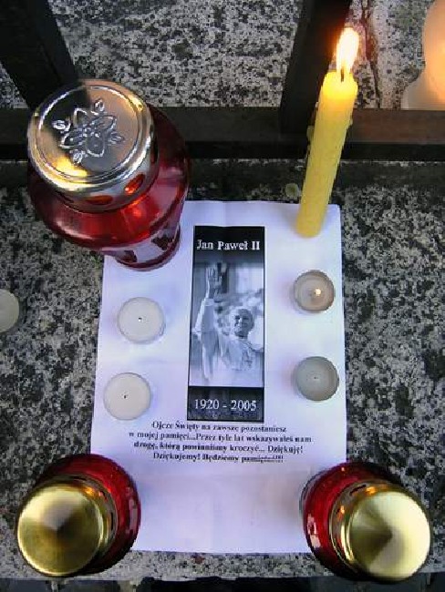 An Emotional Farewell to Pope John Paul The Great_2