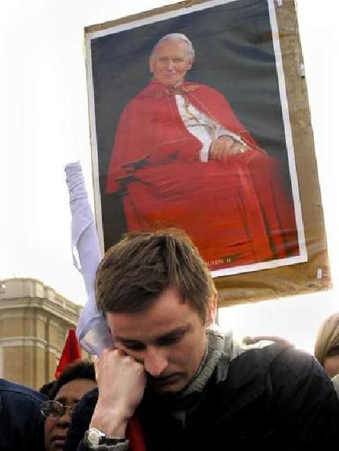 An Emotional Farewell to Pope John Paul The Great_2