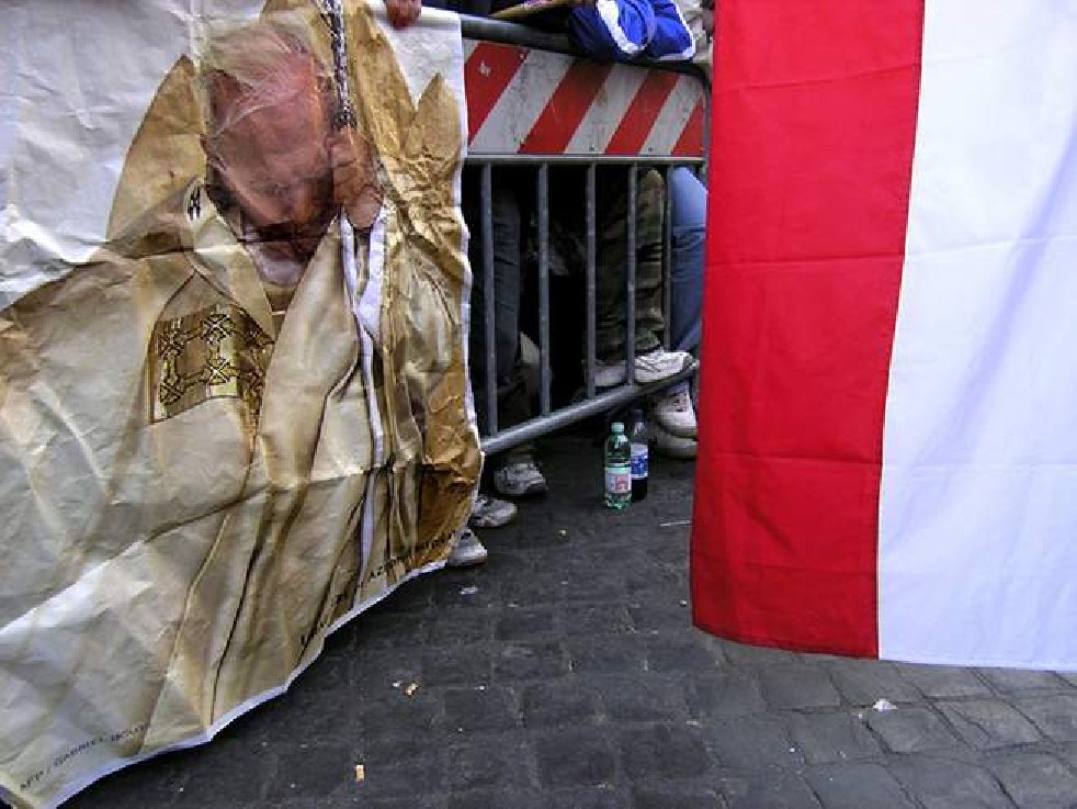 An Emotional Farewell to Pope John Paul The Great_2