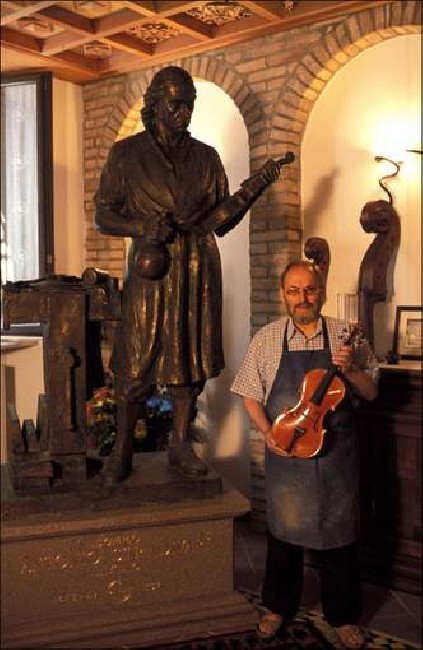 Stradivarius' Heirs 